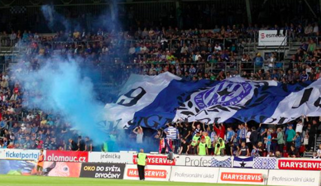 Afričan, kterého v tramvaji zmlátili fanoušci Sigmy Olomouc, utrpěl trauma. Nepřijde k soudu