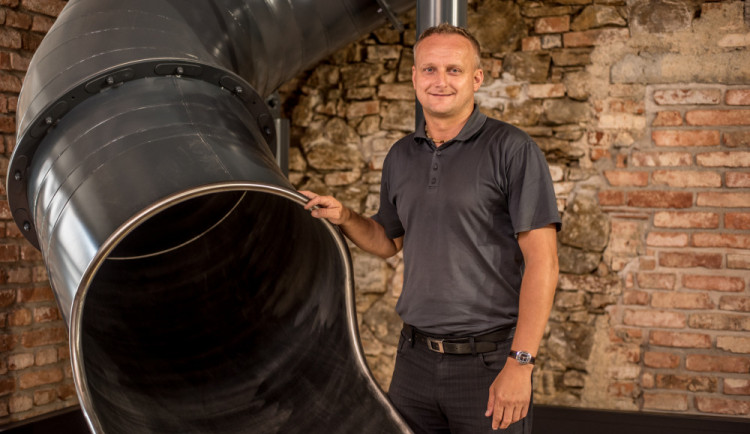 VIDEO: V Borovanech finišují práce na pekle. Lucifer bude kázat z výšky