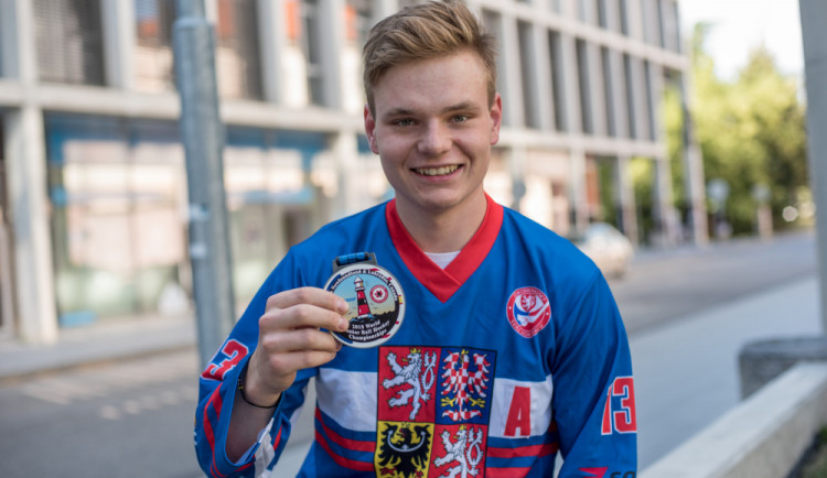 Hokejbalista Malecha pomohl reprezentaci ke stříbru. V Kanadě patřil mezi opory