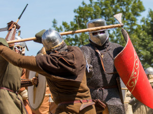 FOTO: Na Vítkov zaútočila stovka středověkých rytířů