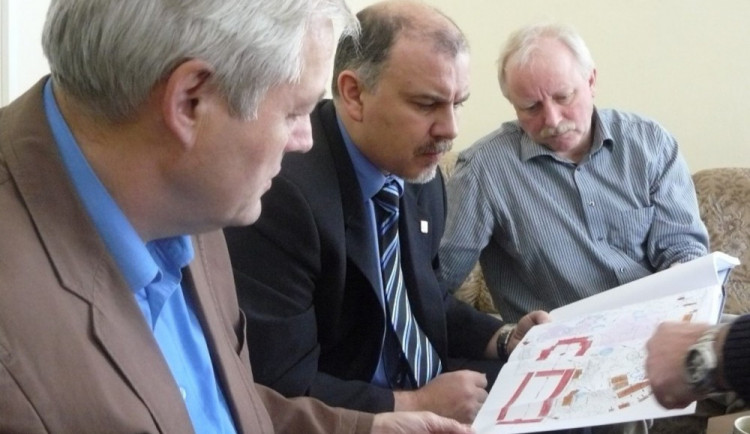 Zdeněk Bursa (uprostřed)