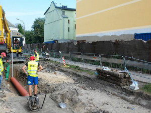 FOTO: Při rekonstrukci silnice u Sokoláku našli zbytky tramvajové tratě. Vedla do Růžodolu