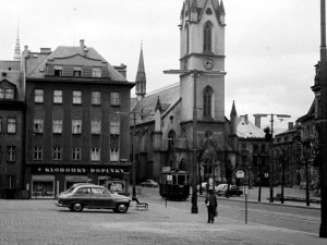Tramvaj jezdila přes Sokolák.