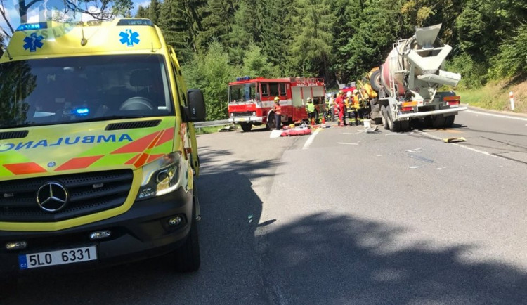 Srážka autobusu s mixem.