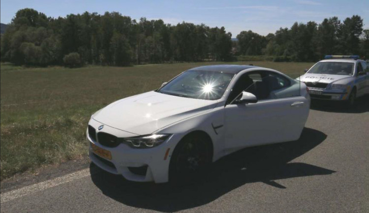 Foto zastaveného vozu značky BMW