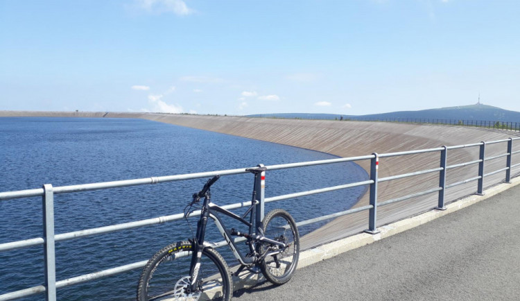 Odcizené kolo značky YT