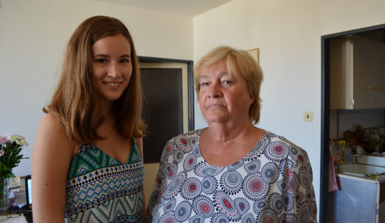 Na snímku autorka dokumentu Klára Mališová s novinářkou Martou Bystrovovou