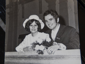 Na snímku se ženou