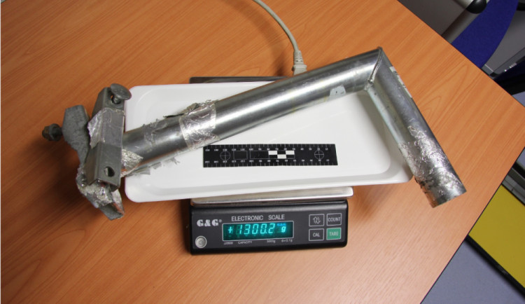 Držák od satelitu se proměnil ve zbraň