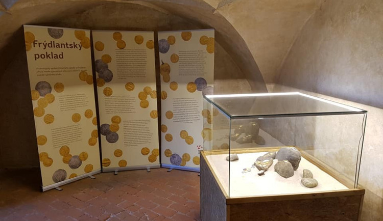 Frýdlantský poklad je vystaven na tamním zámku.