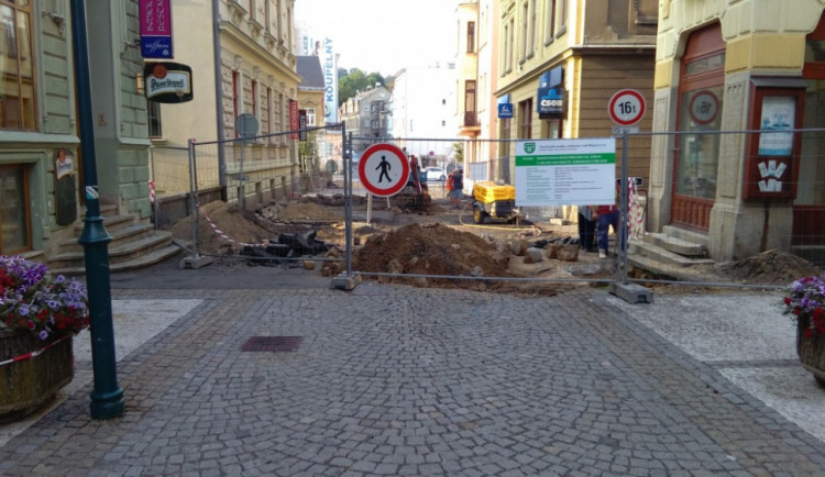 Spodní část ulice je neprůchozí.