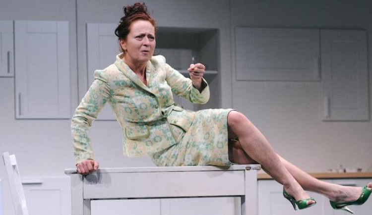 Simona Stašová ve hře Shirley Valentine