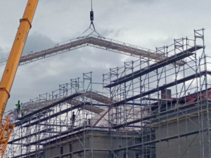 Škola na náměstí se rekonstruuje.