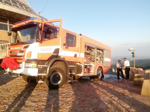 Na Ještědu opět hořelo.