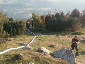 Na Ještědu opět hořelo.