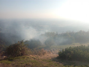 Na Ještědu opět hořelo.