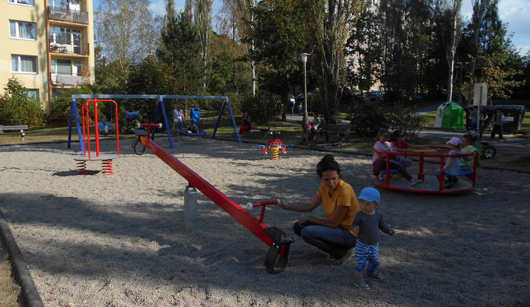 FOTO: Nová hřiště ve městě. S dětmi můžete na Broumák nebo na Kunratickou