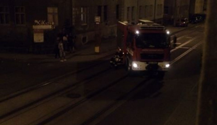 Uzavřeny byly okolní komunikace.