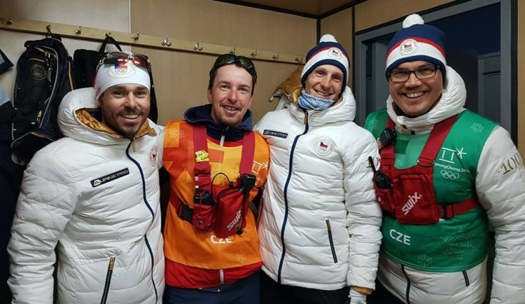 Zbyněk (v oranžovém) s Alešem Razýmem, Martinem Jakšem a šéftrenérem Illkou Jarvou.