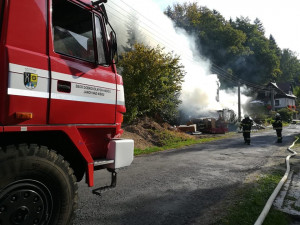 Požár roubenky v Janově.