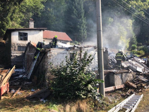 Požár roubenky v Janově.