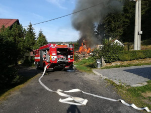 Požár roubenky v Janově.