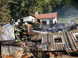 Požár roubenky v Janově.