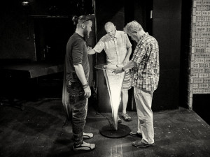 David Vávra ladí scénu pro hru Sialská trojčata