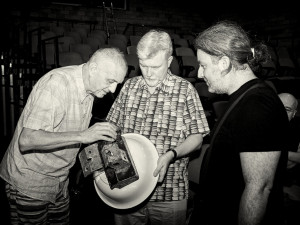 David Vávra ladí scénu pro hru Sialská trojčata