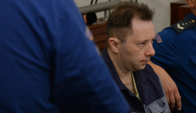 Obžalovaný Václav M. u soudu.