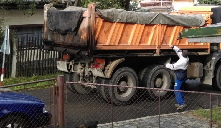 Policie hledá řidiče náklaďáku.