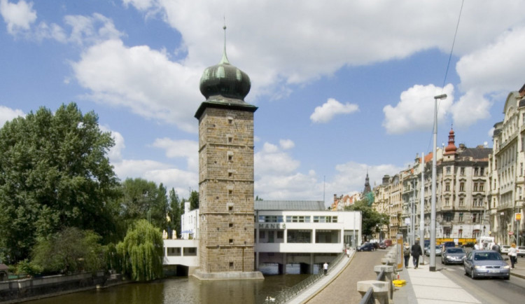 100 let československé a pražské architektury na jednom místě. Výstava v Mánesu ukáže i Ještěd