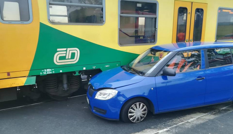 Srážka vlaku s fabií.