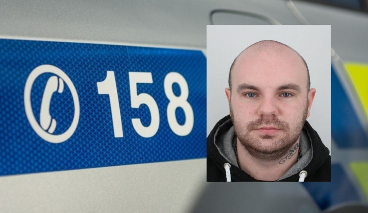 Strakoničtí kriminalisté žádají o pomoc při pátrání po podvodníkovi, který připravil lidi už o téměř tři miliony korun