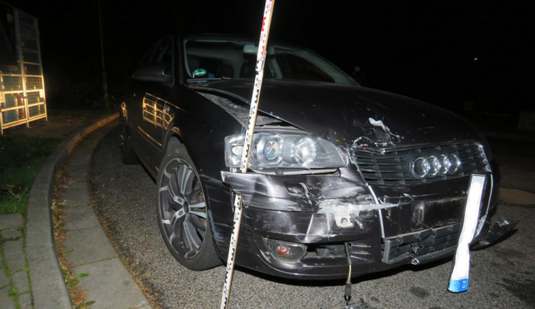 Snímek nabouraného ujíždějícího vozu