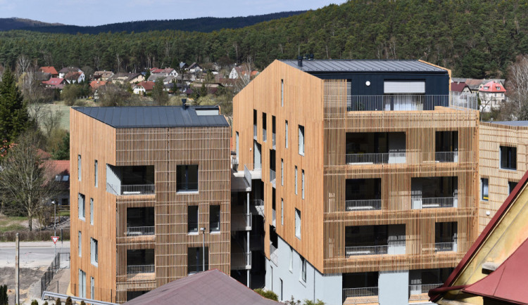 Stavbou roku Libereckého kraje je bytový dům u Máchova jezera