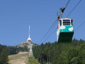 Lanovka na Ještěd se zastavila, vítr má téměř sto kilometrů v hodině