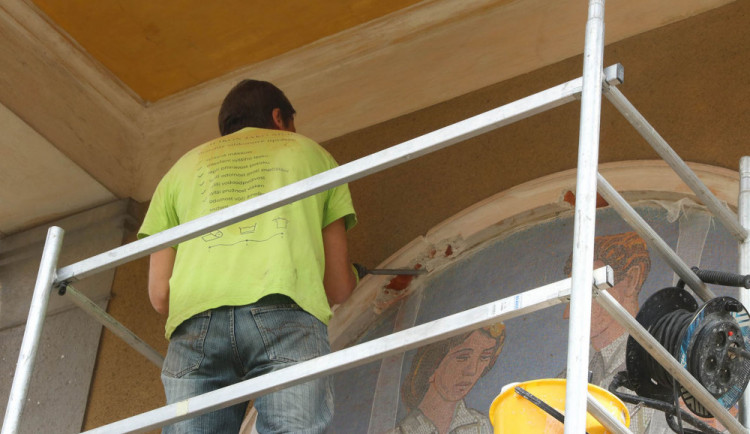 Mozaika se na budovu nevrátí.