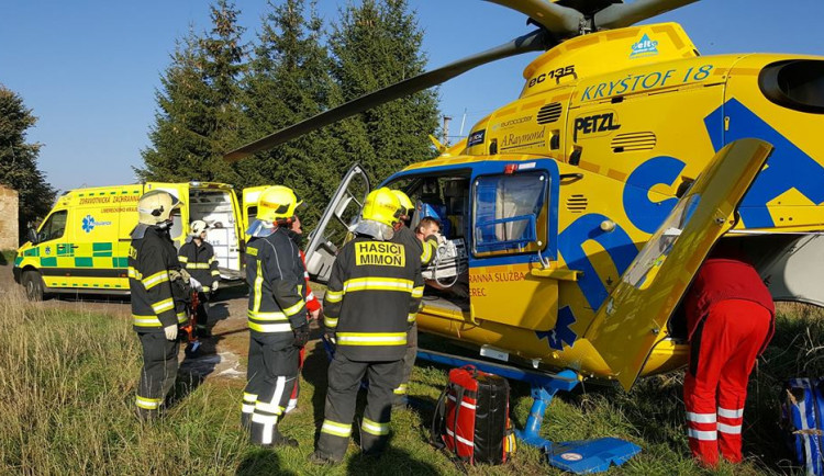 Kamion sjel ze silnice velmi pomalu, pravděpodobně se tak řidič potýkal se zdravotním problémem.