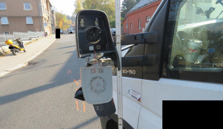 Motocykl se v Jablonci střetl s nákladním vozidlem