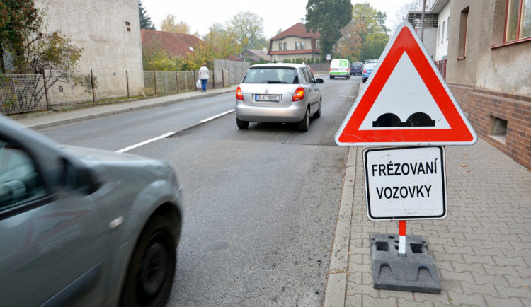 Ulice České mládeže je již opravena, teď přichází na řadu další silnice v okolí