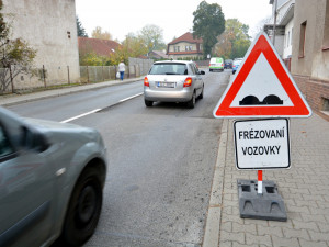 Ulice České mládeže je již opravena, teď přichází na řadu další silnice v okolí