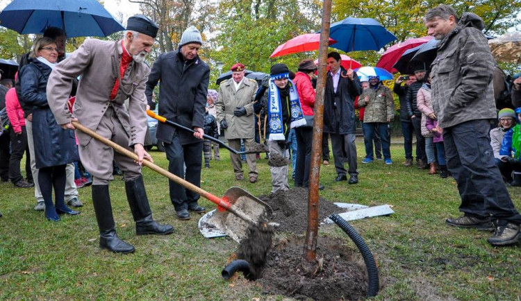 Sázení lípy i s poselstvím.