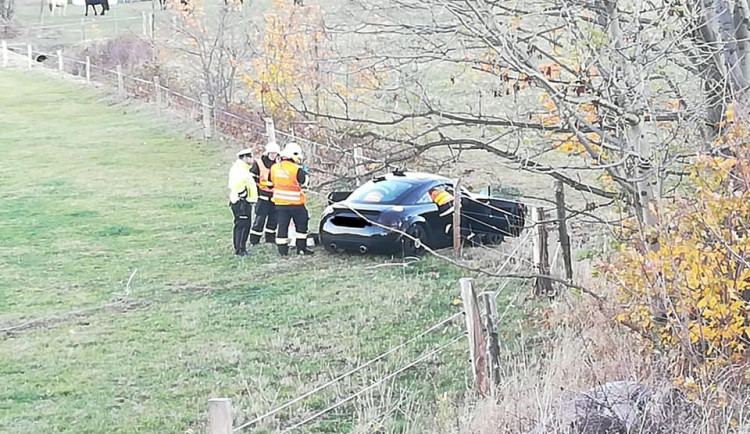 Audi sjelo ze silnice.