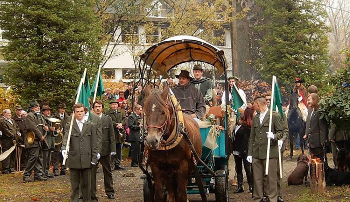 Svatohubertská jízda je v Hejnicí tradiční oblíbenou událostí