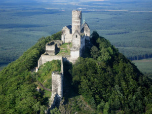 Nejnavštěvovanějším hradem letoška jsou Trosky, počet turistů mířících za památkami ale klesl