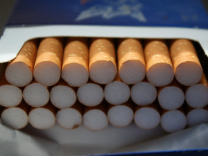 Celníci rozbili gang výrobců cigaret. Tabák vozily poštovní dodávky
