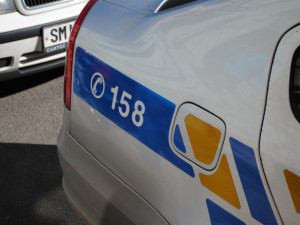 Ženu okradl kvůli padesáti korunám, občané Lomnice pomohli policistům zloděje dopadnout