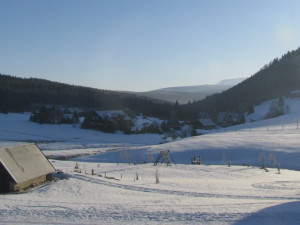 V Jizerkách jsou na sníh připraveni, lyžaři navíc budou mít na Bedřichově zcela nové zázemí