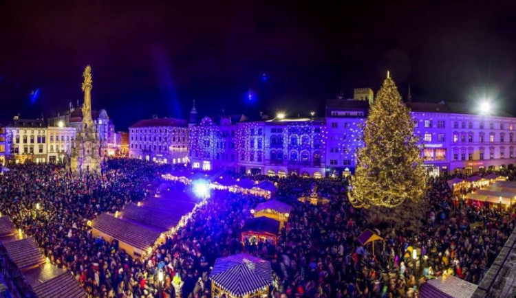 Vánoční trhy v Olomouci začínají tento pátek. Policie se zaměří na kapsáře i veřejný pořádek